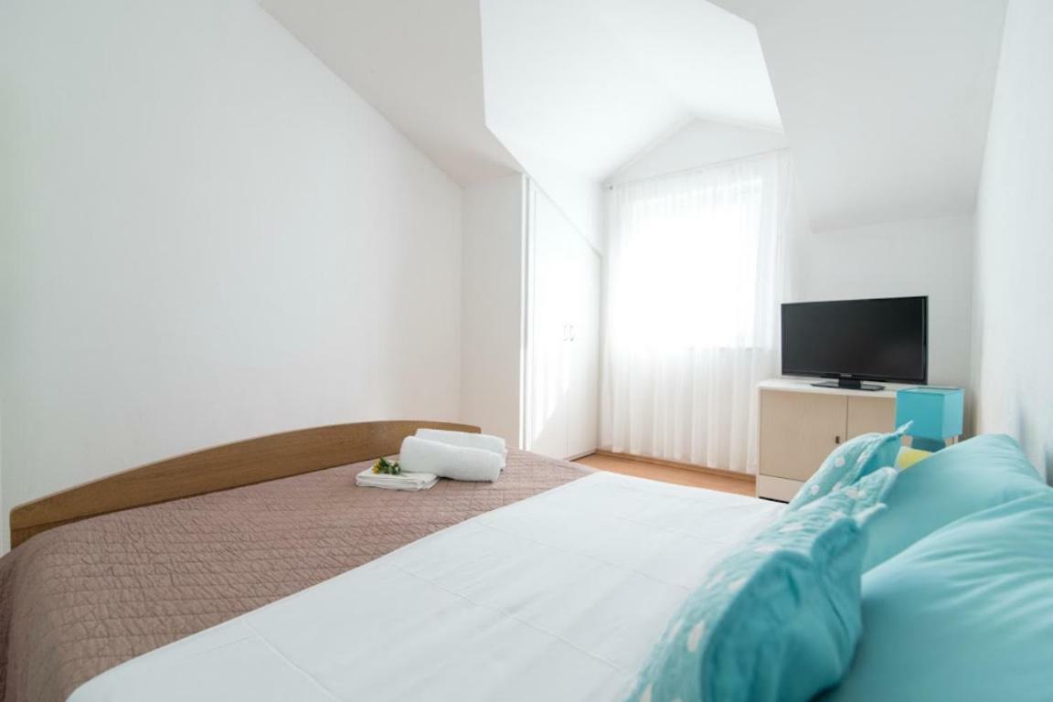 Apartments Petranic Supetar Exterior photo